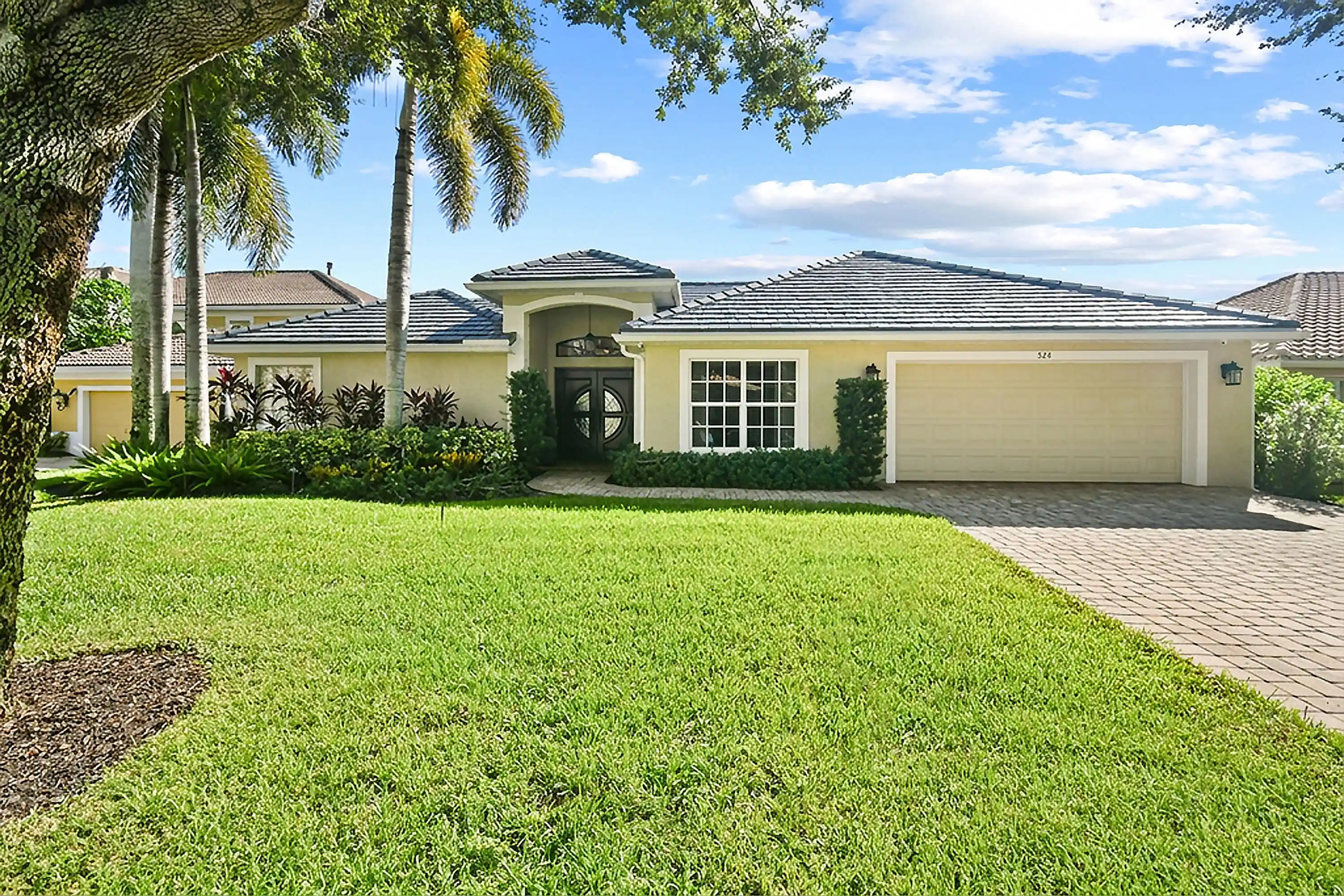 Single family home for sale at 524 Pheasant Ln N, Jupiter, FL 33458 | MLS# B26093997