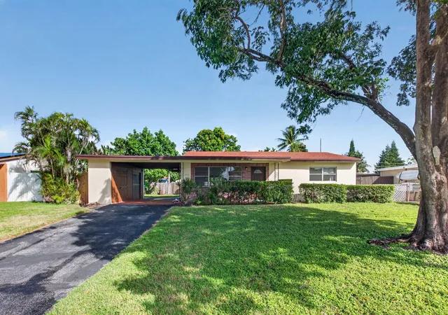 Single family home for sale at 161 SE 28th Avenue, Boynton Beach, FL 33435 | MLS# B26094003
