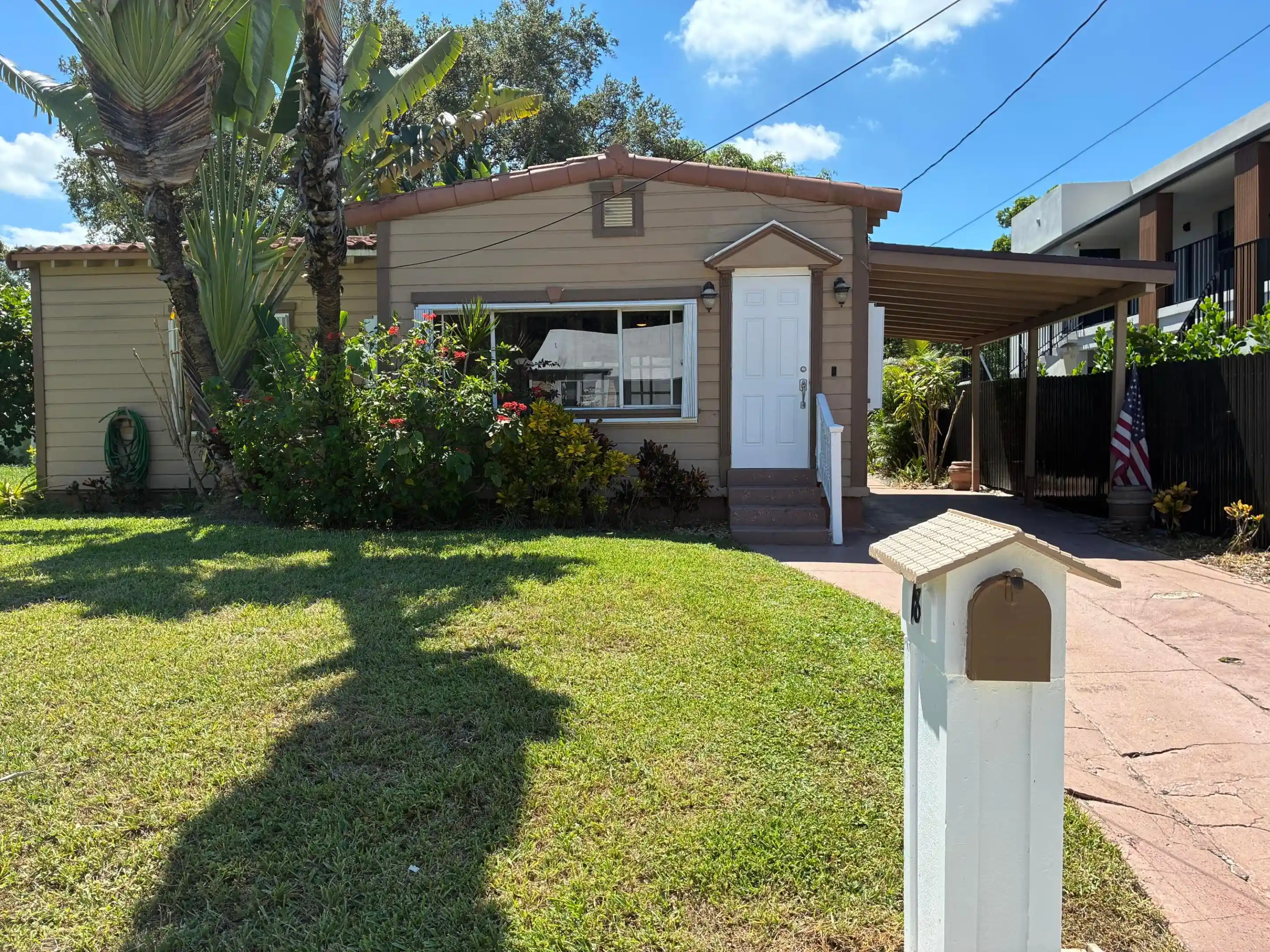 Single family home for sale at 18 SE 10th Street, Fort Lauderdale, FL 33316 | MLS# B26094088