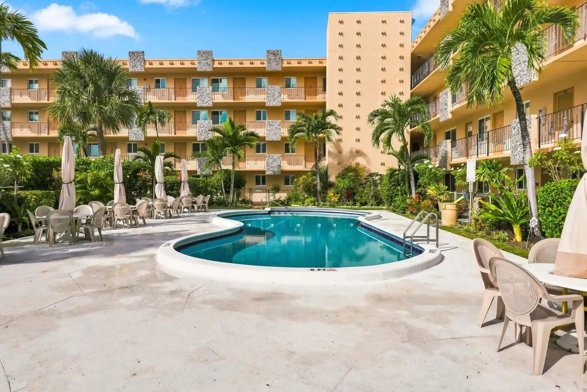 Photo 1 of Condo for sale at 2145 Pierce St #425, Hollywood, FL 33020 | MLS# B26094113 | Listing updated on 2026-10-29