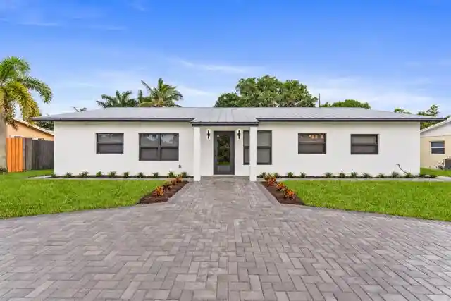 Single family home for sale at 162 SE 27th Way, Boynton Beach, FL 33435 | MLS# B26094247
