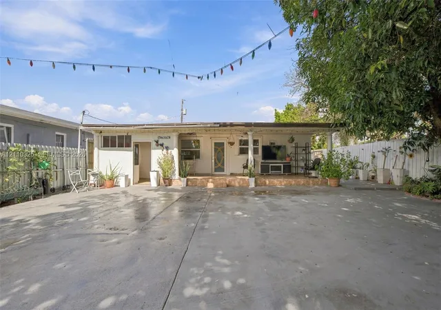 Photo 4 of Single family home for sale at 419 SE 3rd Street, Hialeah, FL 33010 | MLS# A12110325 | Listing updated on 2026-10-30