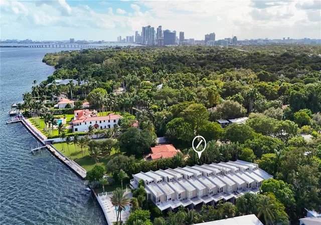 Listing Photo 2 - Condo for sale in building located at 6011 N Bayshore Dr, Miami, FL 33137 - Unit #9