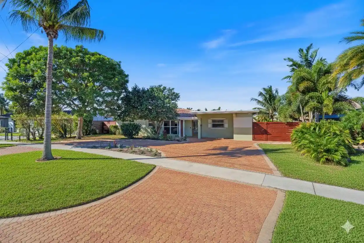 Single family home for sale at 1001 SE 5th Avenue, Pompano Beach, FL 33060 | MLS# B26094308