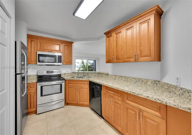Listing Photo 4 - Condo for sale in building located at 3453 Nw 44Th St, Oakland Park, FL 33309 - Unit #107