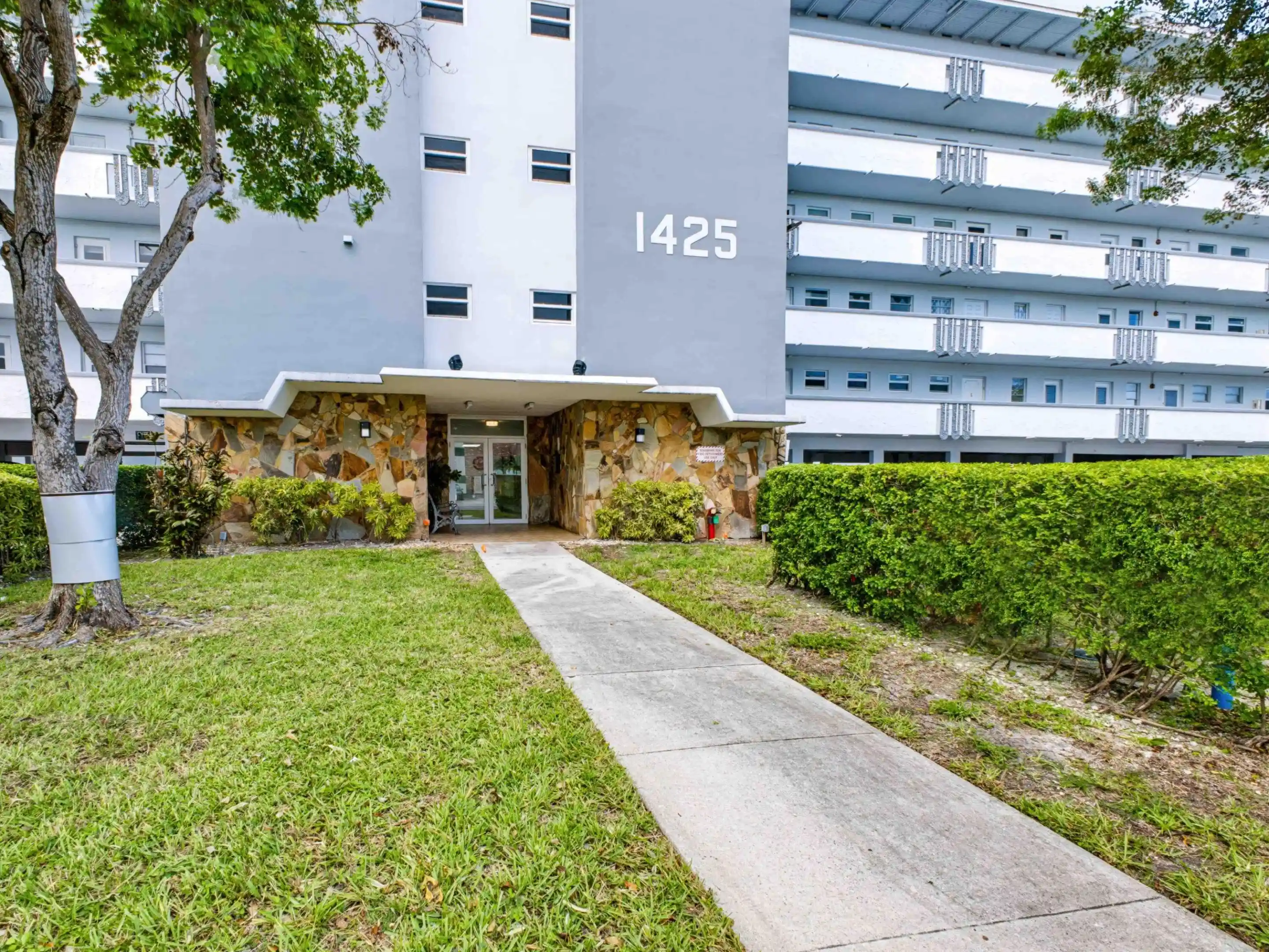 Condo for sale at 1425 Atlantic Shrs Blvd #307, Hallandale Beach, FL 33009 | MLS# B26094340