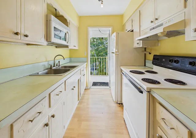 Condo for sale at 11 SW 4th Avenue #20, Boca Raton, FL 33432 | MLS# B26094365