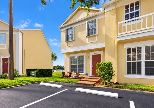 Photo 1 of Townhouse for sale at 2844 S Edgehill Ln #2844, Hollywood, FL 33026 | MLS# B26094388 | Listing updated on 2026-10-30