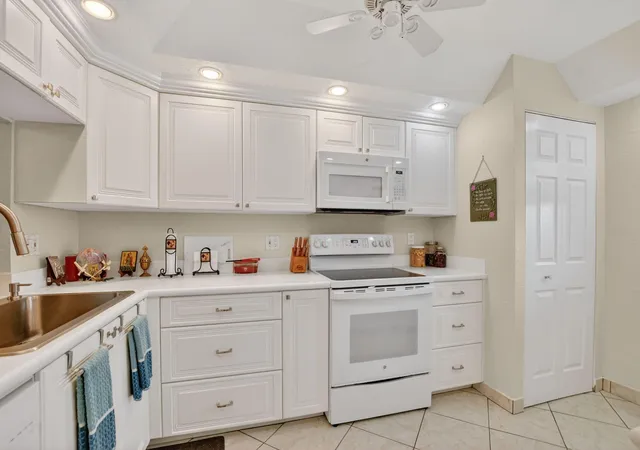 Photo 4 of Condo for sale at 1537 E Hillsboro Blvd #444, Deerfield Beach, FL 33441 | MLS# B26094389 | Listing updated on 2026-10-30