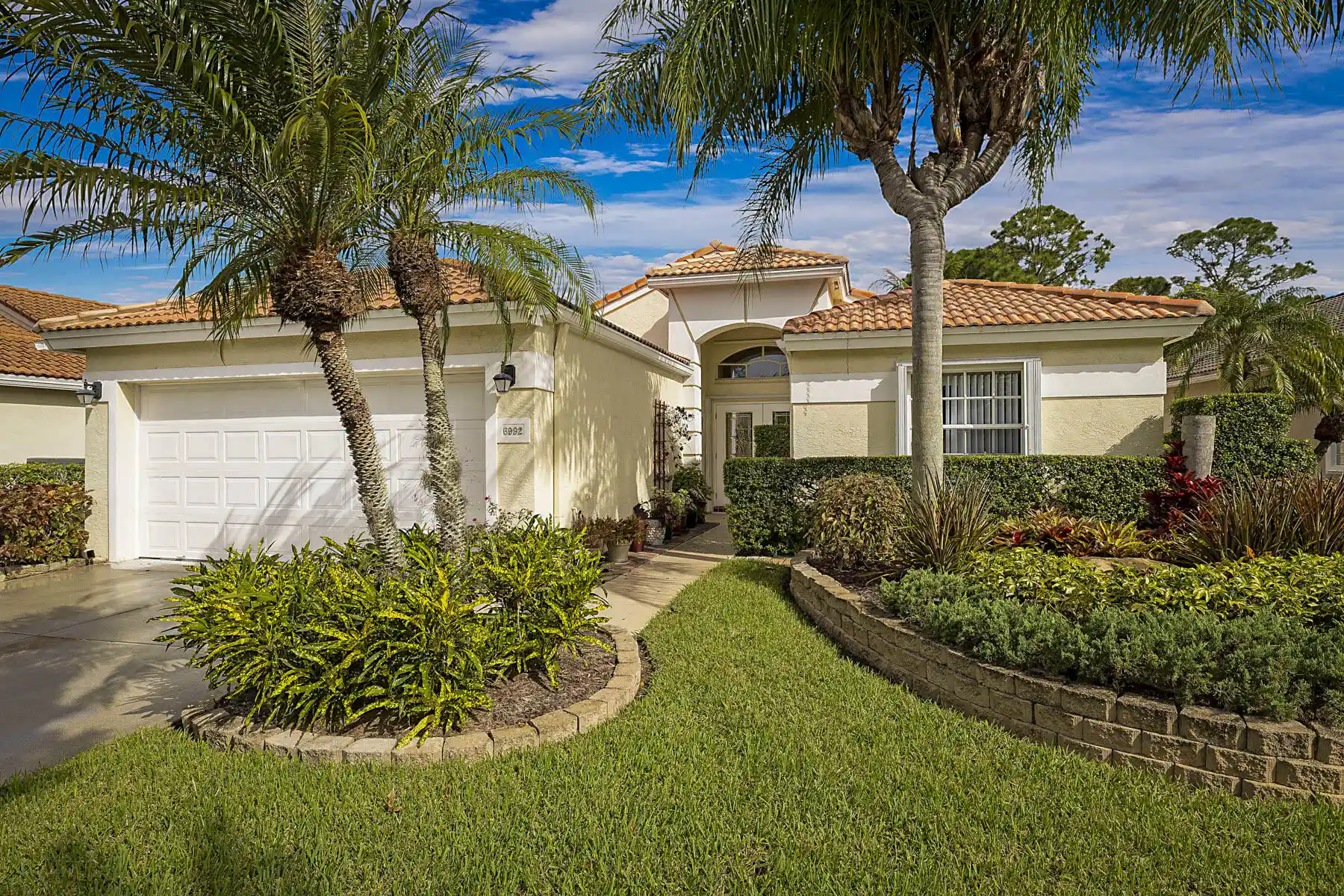 Single family home for sale at 6992 SE Twin Oaks Cir, Stuart, FL 34997 | MLS# B26094676