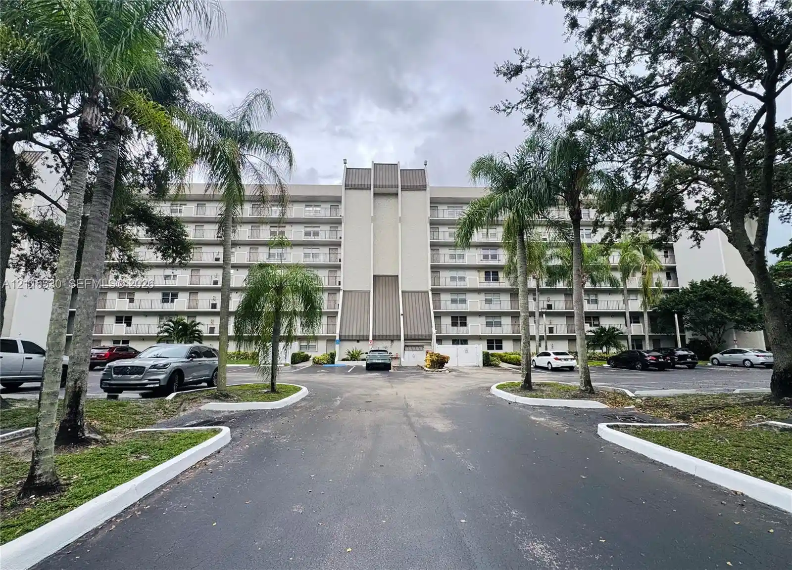 Condo for sale at 3100 W Rolling Hills Cir #603, Davie, FL 33328 | MLS# A12115530
