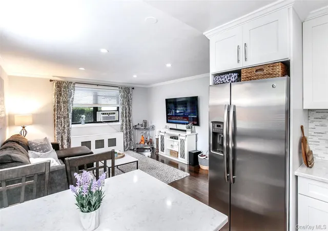 Listing Photo 1 - Condo for sale in building located at 312 Richbell Rd, Mamaroneck, NY 10543 - Unit #A2
