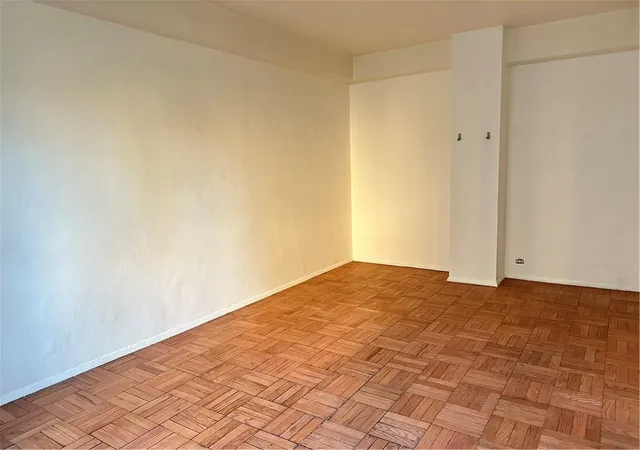 3rd image of 1560 Metropolitan Ave #ME, New York, NY 10462 | MLS# H6185773