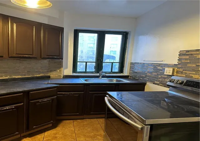 2nd image of 1560 Metropolitan Ave, New York, NY 10462