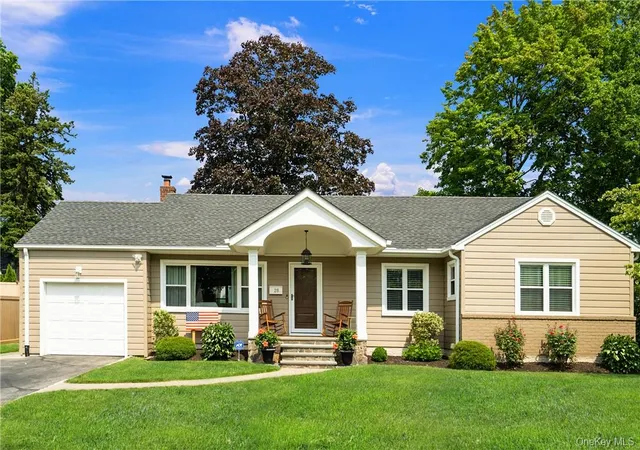 Photo 1 of Single family home for sale at 28 Top O The Ridge Dr, New Rochelle, NY 10583 | MLS# H6195042 | Listing updated on 2026-10-09