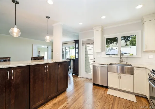 Photo 3 of Single family home for sale at 28 Top O The Ridge Dr, New Rochelle, NY 10583 | MLS# H6195042 | Listing updated on 2026-10-09