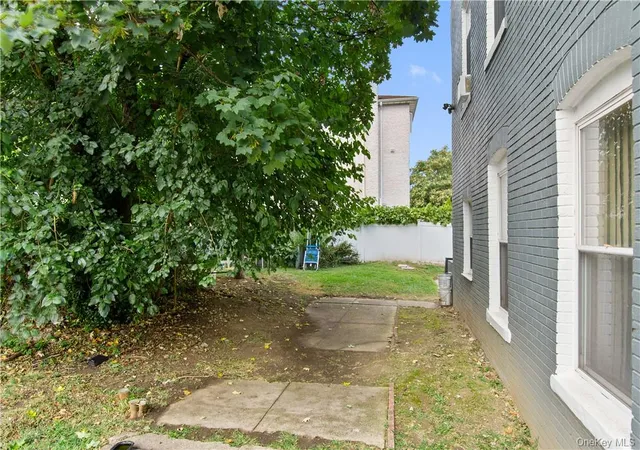 Photo 3 of Multi family home for sale at 1225 Hollywood Ave, Bronx, NY 10461 | MLS# H6205115 | Listing updated on 2026-09-01