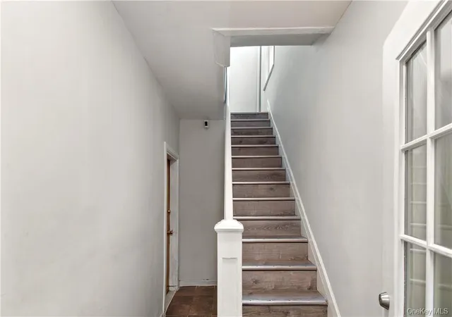 Photo 3 of House for sale at 1225 Hollywood Ave, Bronx, NY 10461 | MLS# H6205115 | Listing updated on 2026-09-01