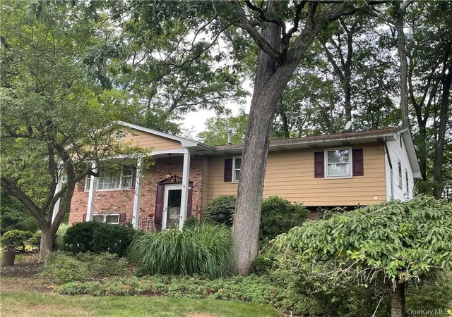 Single family home for sale at 6 Punta Rd, New City, NY 10956 | MLS# H6209337