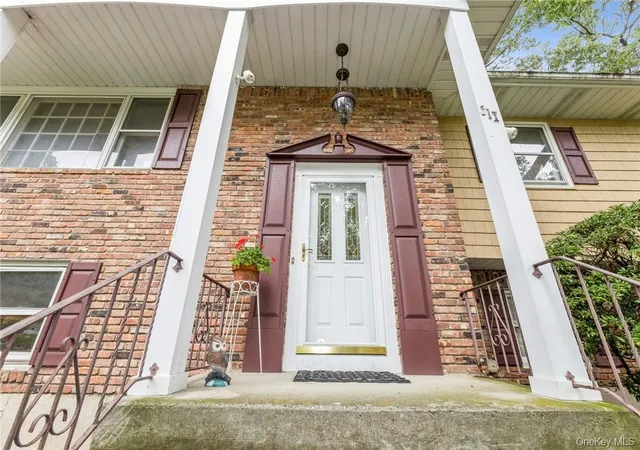 Photo 4 of Single family home for sale at 6 Punta Rd, New City, NY 10956 | MLS# H6209337 | Listing updated on 2026-09-19