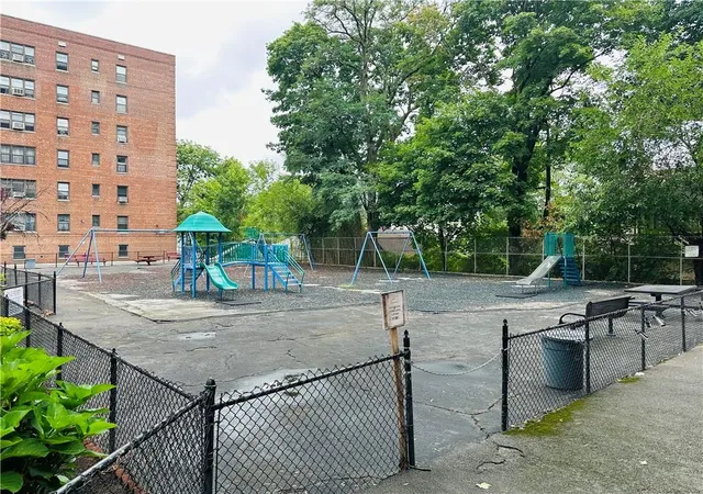 Listing Photo 2 - Condo for sale in building located at 2 Fisher Dr, Mount Vernon, NY 10550 - Unit #119