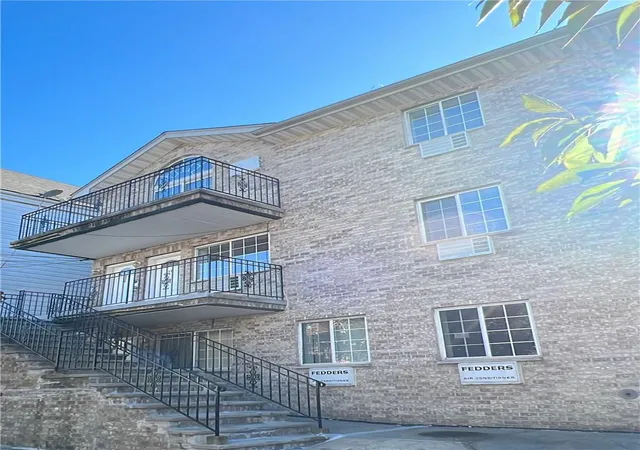 Photo 3 of Sale Pending at 856 Van Nest Ave, Bronx, NY 10462 | MLS# H6265500 | Listing updated on 2024-12-04
