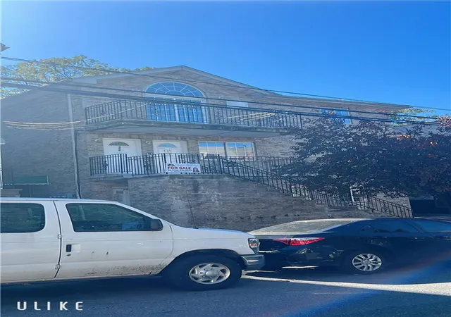 Photo 4 of Sale Pending at 856 Van Nest Ave, Bronx, NY 10462 | MLS# H6265500 | Listing updated on 2024-12-04