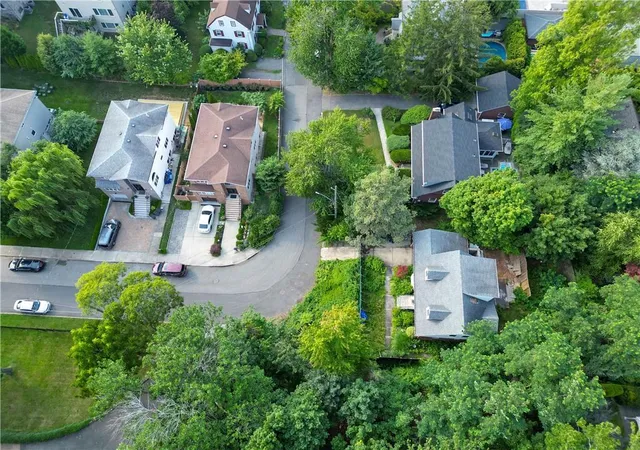 Photo 3 of Sale Pending at 71 Wadsworth Rd, Staten Island, NY 10305 | MLS# H6266002 | Listing updated on 2024-11-15