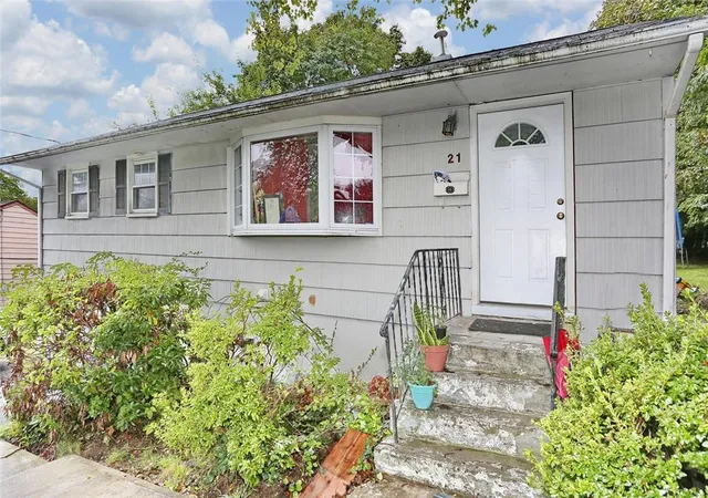 Photo 4 of Sale Pending at 21 Capt Shankey Dr, Garnerville, NY 10923 | MLS# H6270570 | Listing updated on 2024-11-15
