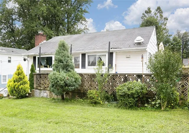 Photo 3 of Sale Pending at 67 Capt Shankey Dr, Garnerville, NY 10923 | MLS# H6271050 | Listing updated on 2024-11-15