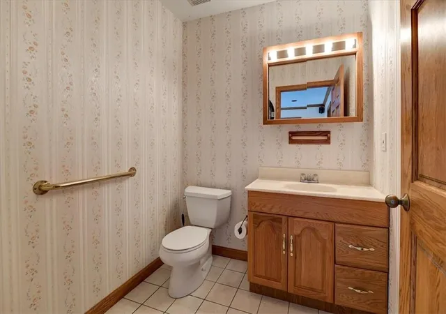 Photo 4 of Sale Pending at 40 Route 9w Ave, Congers, NY 10920 | MLS# H6271148 | Listing updated on 2025-07-15