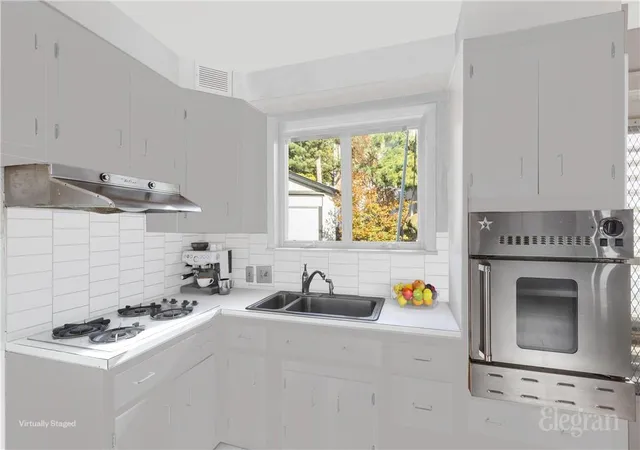 Photo 4 of Sale Pending at 4 78Th St, Brooklyn, NY 11209 | MLS# H6277384 | Listing updated on 2025-09-17