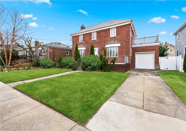 Photo 3 of Sale Pending at 251 Beach 140th St, Rockaway Park, NY 11694 | MLS# H6281806 | Listing updated on 2025-04-04
