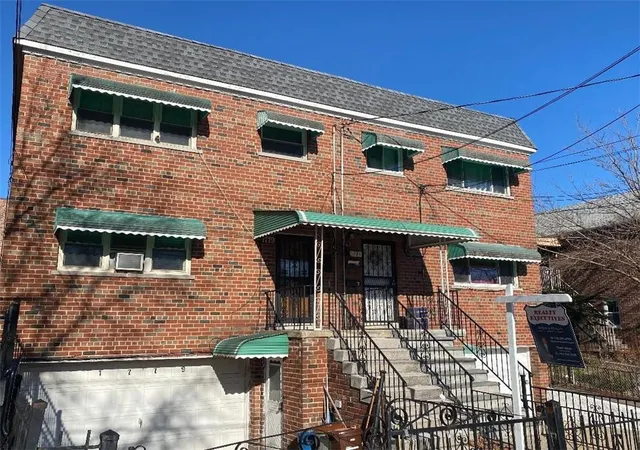 Photo 3 of Sale Pending at 1779 Edenwald Ave, Bronx, NY 10466 | MLS# H6283094 | Listing updated on 2024-12-04