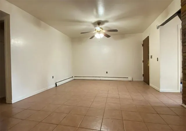 Photo 3 of Sale Pending at 1779 Edenwald Ave, Bronx, NY 10466 | MLS# H6283094 | Listing updated on 2024-12-04