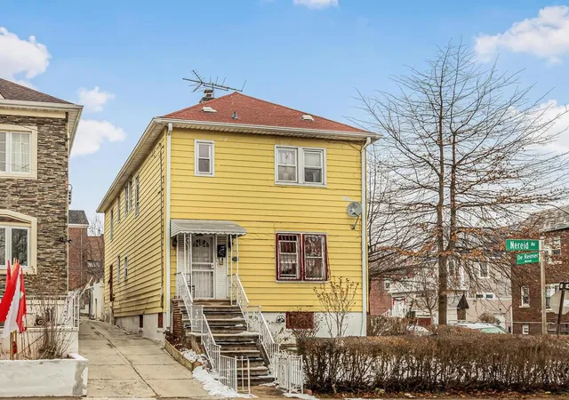 Photo 3 of Sale Pending at 2015 Nereid Ave, Bronx, NY 10466 | MLS# H6286080 | Listing updated on 2024-12-04