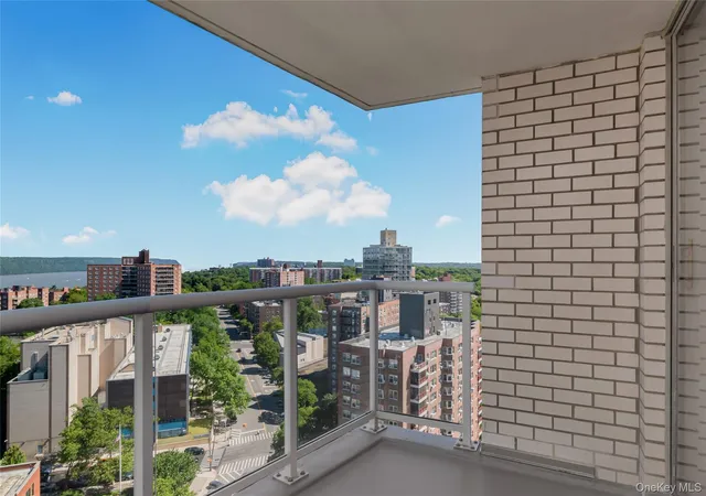 Photo 3 of House for sale at 3333 Henry Hudson Pkwy #21R, New York, NY 10463 | MLS# H6288199 | Listing updated on 2026-10-01