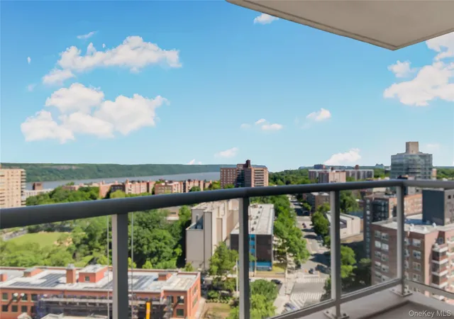 Photo 4 of House for sale at 3333 Henry Hudson Pkwy #21R, New York, NY 10463 | MLS# H6288199 | Listing updated on 2026-10-01