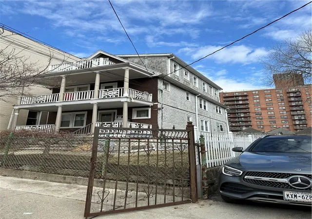 Photo 1 of Sale Pending at 849 E 232nd St, Bronx, NY 10466 | MLS# H6291671 | Listing updated on 2024-12-04
