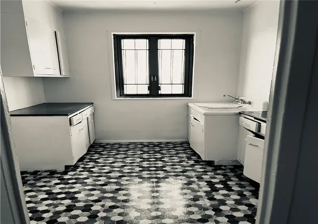 2nd image of 1491 W Ave, Bronx, NY 10462