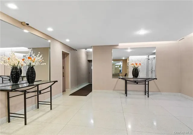 2nd image of 525 W 236 St #5B, Bronx, NY 10463 | MLS# H6292011