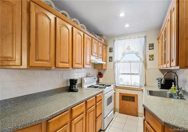 3rd image of 525 W 236 St #5B, Bronx, NY 10463 | MLS# H6292011