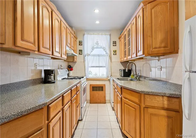 4th image of 525 W 236 St #5B, Bronx, NY 10463 | MLS# H6292011