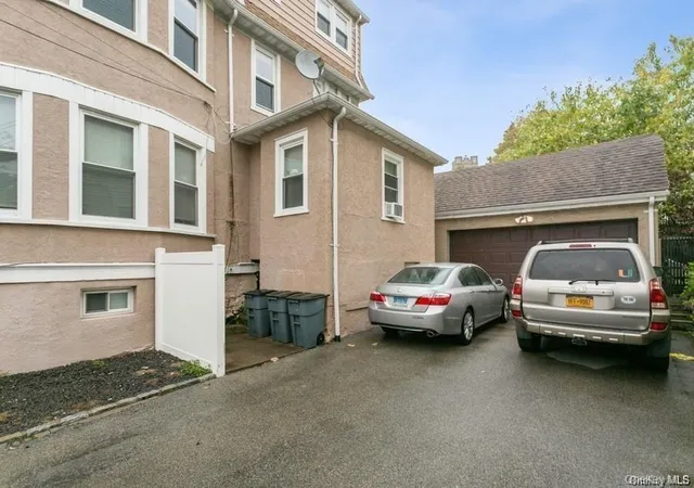 3rd image of 48 Parkway Rd, Eastchester, NY 10708 | MLS# H6298273