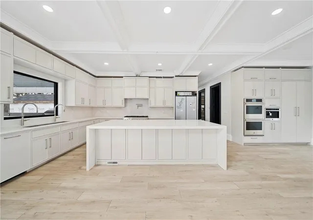 5th image of 18 Orchard Dr, Woodbury, NY 11797 | MLS# H6300113