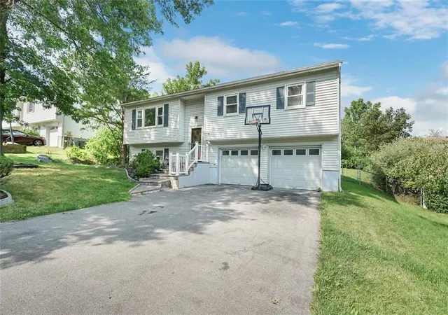 Photo 2 of Sale Pending at 14 Half Hollow Turn, Monroe, NY 10950 | MLS# H6300288 | Listing updated on 2024-11-15