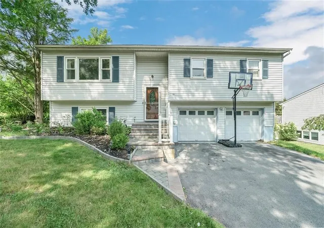 Photo 3 of Sale Pending at 14 Half Hollow Turn, Monroe, NY 10950 | MLS# H6300288 | Listing updated on 2024-11-15