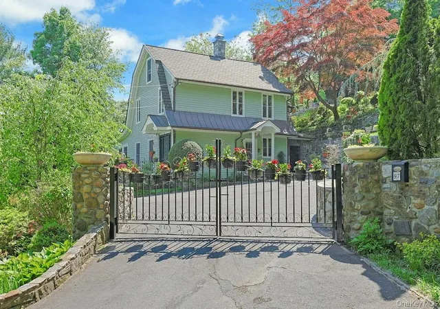Homes for sale in Greenburgh, NY | 97 Underhill Rd, Greenburgh, NY 10583 | MLS# H6303051