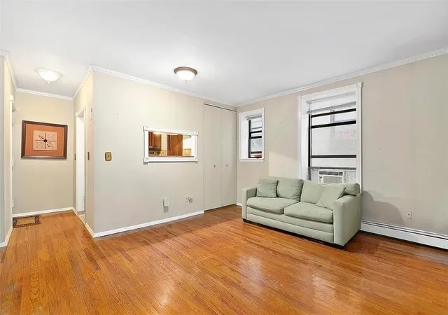 Photo 2 of Sale Pending at 4 W 109 St #4F, New York, NY 10025 | MLS# H6308742 | Listing updated on 2024-12-03