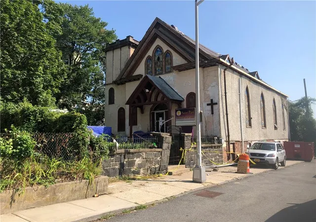 3rd image of 9 Ashburton Pl, Yonkers, NY 10701 | MLS# H6309323